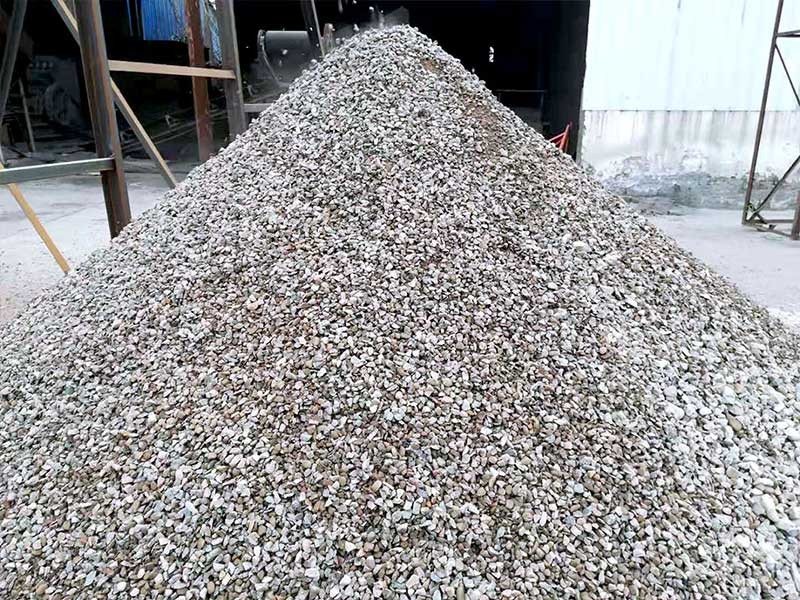 05石子不好賣，這款機(jī)器碎石成沙解難題（附廣西05石子制砂現(xiàn)場(chǎng)）