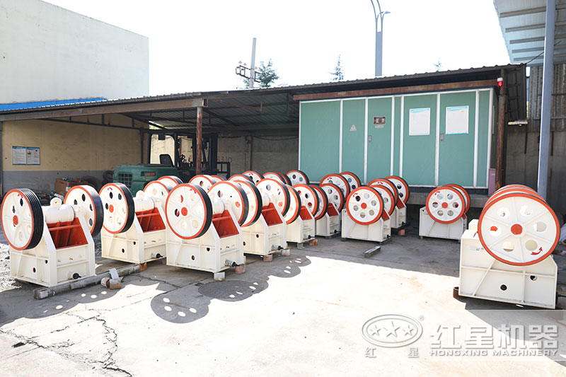 小型碎石機(jī)一天能破多少?lài)嵤?？能破硬度高的鵝卵石嗎?