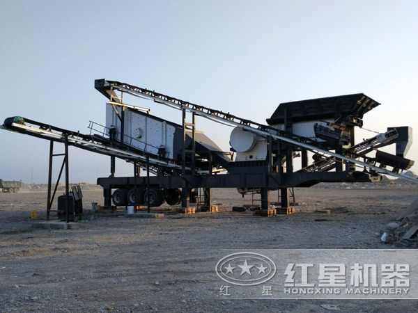 移動式碎石機(jī)現(xiàn)場圖